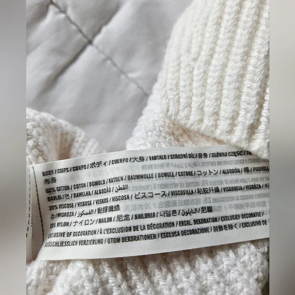 Abercrombie & Fitch White V-Neck Knit Sweater Vest Size Small - Picture 4 of 10